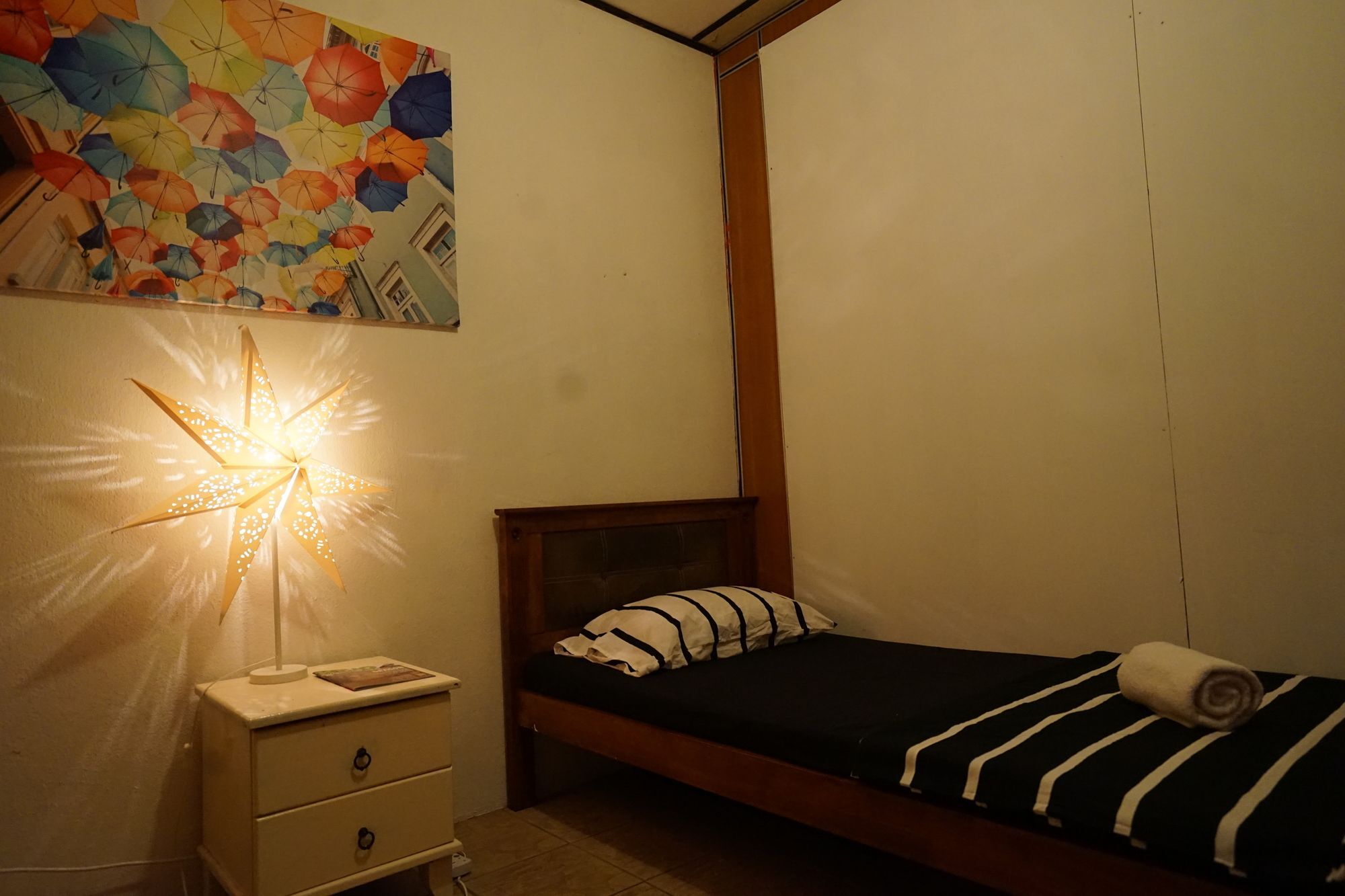 Le Nomade Hostel & Cafe Kuching Exterior photo